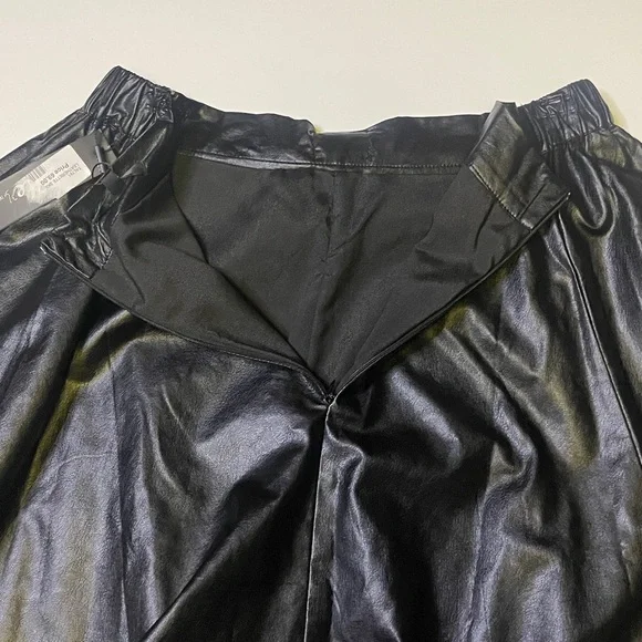 For Her. Black. Leatherette Skirt.  NWT.  Large. - Picture 7 of 7